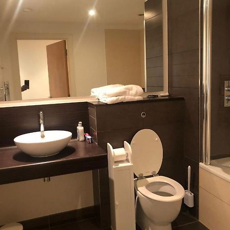 Lovely Serviced Apartment 2Min 2 City Center Манчестер Экстерьер фото
